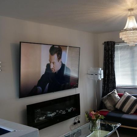 Milton Keynes Luxury Short Stay House With Wifi And Free Parking Wolverton  ภายนอก รูปภาพ