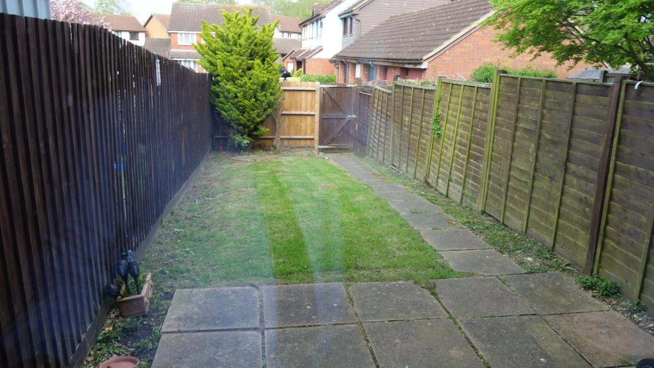 Milton Keynes Luxury Short Stay House With Wifi And Free Parking Wolverton  ภายนอก รูปภาพ