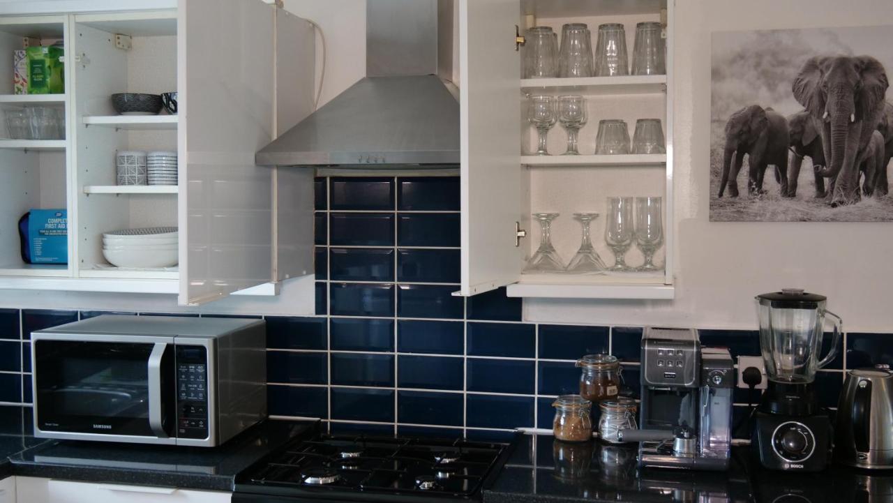 Milton Keynes Luxury Short Stay House With Wifi And Free Parking Wolverton  ภายนอก รูปภาพ