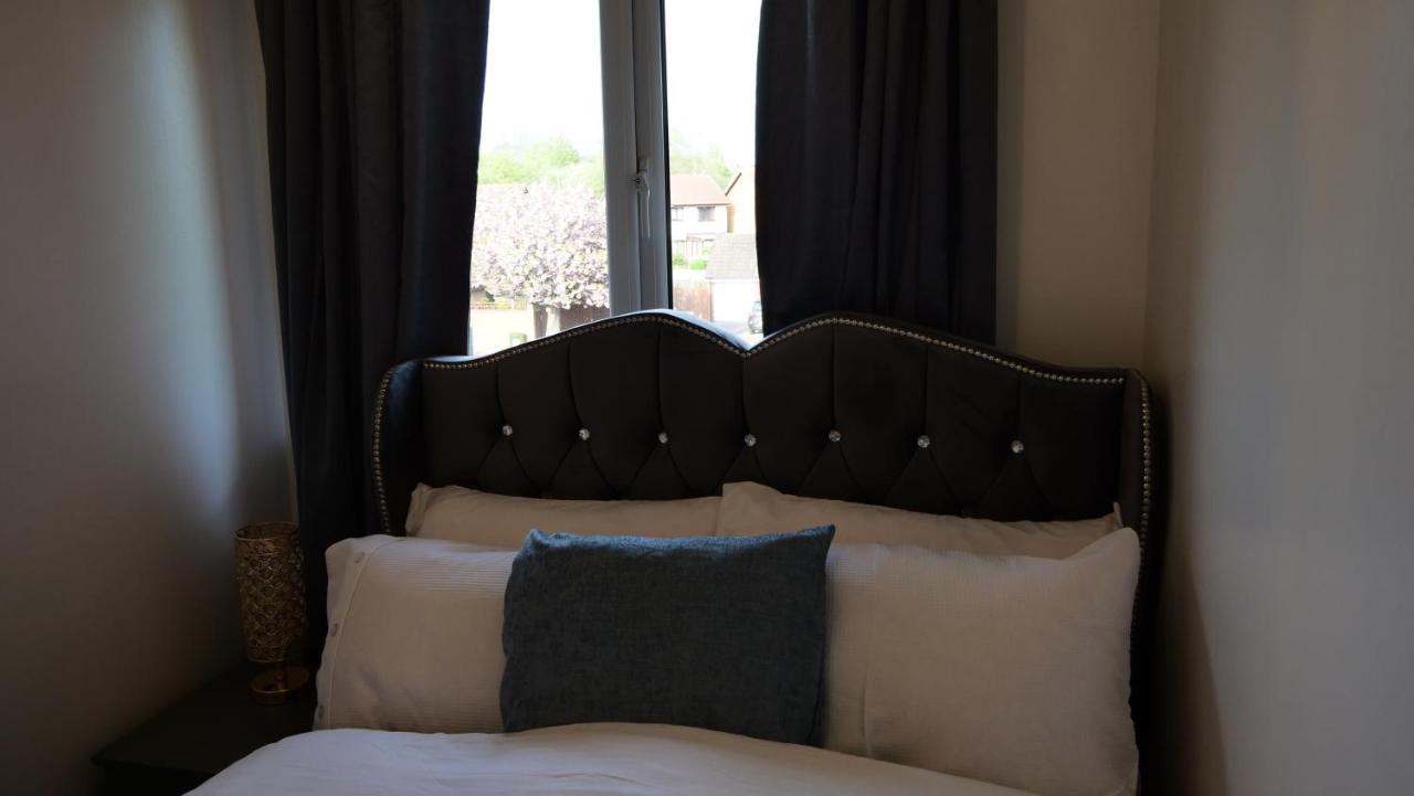 Milton Keynes Luxury Short Stay House With Wifi And Free Parking Wolverton  ภายนอก รูปภาพ