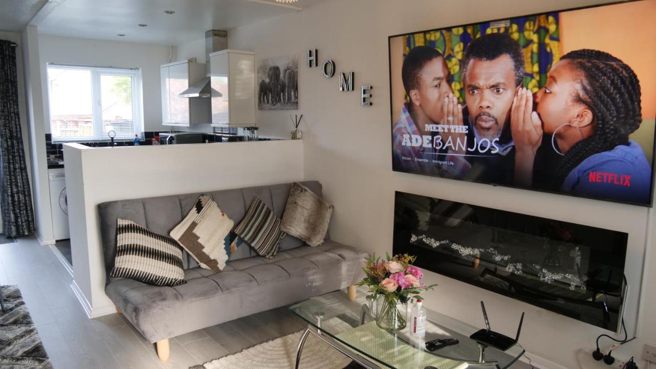 Milton Keynes Luxury Short Stay House With Wifi And Free Parking Wolverton  ภายนอก รูปภาพ