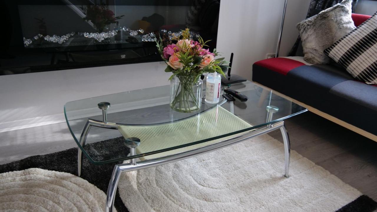 Milton Keynes Luxury Short Stay House With Wifi And Free Parking Wolverton  ภายนอก รูปภาพ
