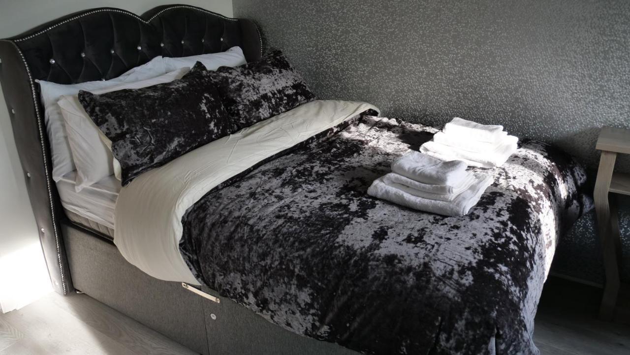 Milton Keynes Luxury Short Stay House With Wifi And Free Parking Wolverton  ภายนอก รูปภาพ