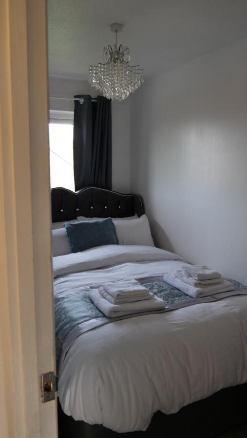 Milton Keynes Luxury Short Stay House With Wifi And Free Parking Wolverton  ภายนอก รูปภาพ