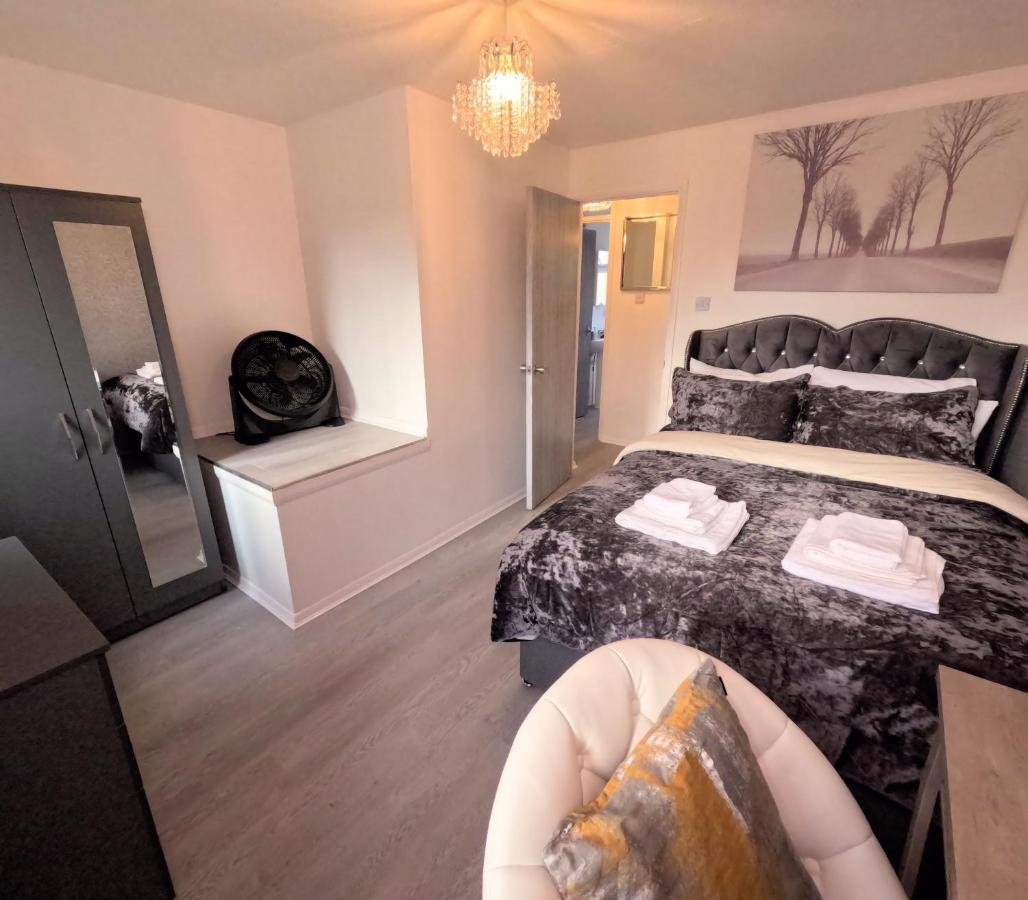 Milton Keynes Luxury Short Stay House With Wifi And Free Parking Wolverton  ภายนอก รูปภาพ