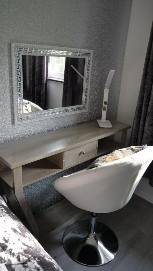 Milton Keynes Luxury Short Stay House With Wifi And Free Parking Wolverton  ภายนอก รูปภาพ