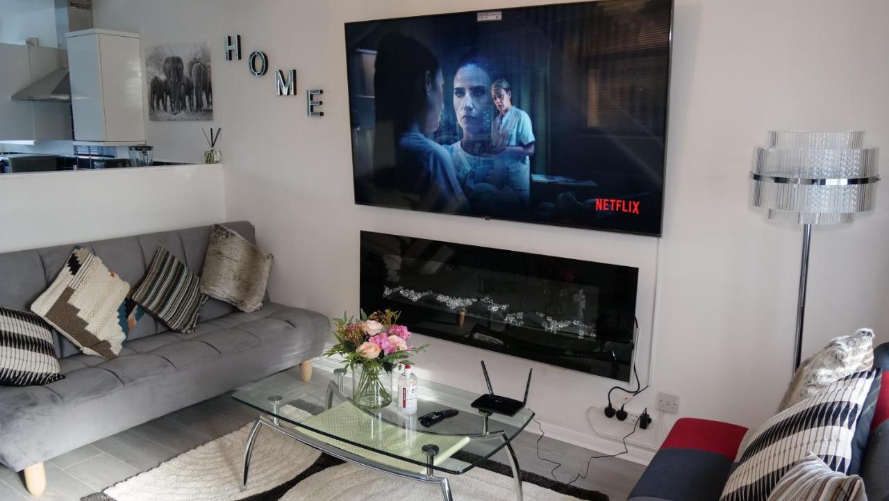 Milton Keynes Luxury Short Stay House With Wifi And Free Parking Wolverton  ภายนอก รูปภาพ