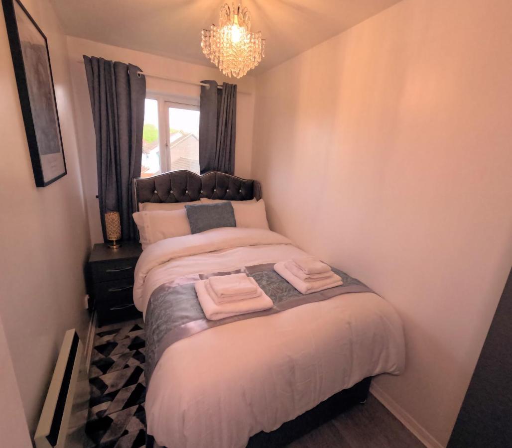 Milton Keynes Luxury Short Stay House With Wifi And Free Parking Wolverton  ภายนอก รูปภาพ