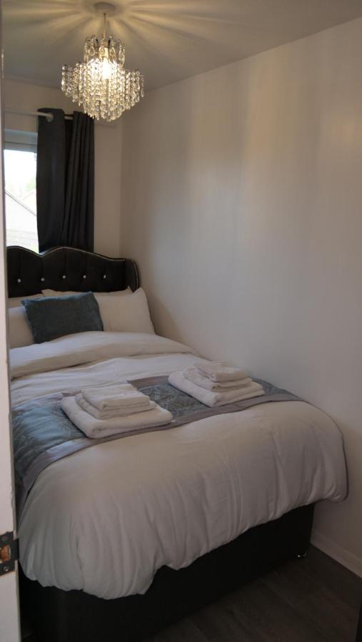 Milton Keynes Luxury Short Stay House With Wifi And Free Parking Wolverton  ภายนอก รูปภาพ